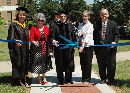 alumni-walk-002-ribboncutting